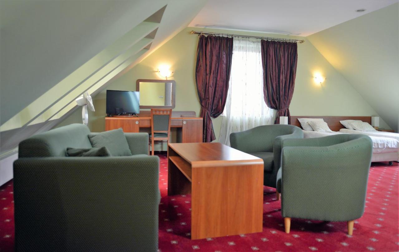 Gosciniec Czarci Mlyn Będzin Exterior foto