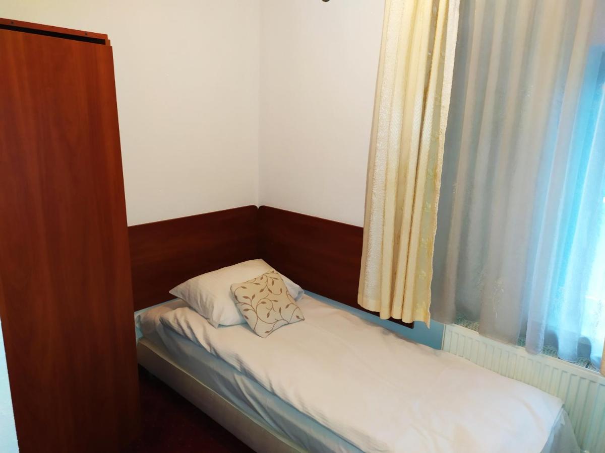Gosciniec Czarci Mlyn Będzin Exterior foto